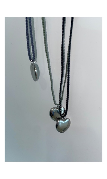 mog heart necklace  [3c]